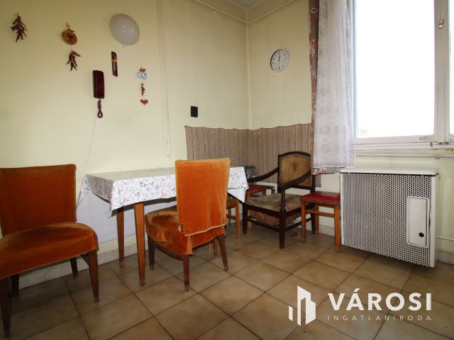 2 szobás, erkélyes, tégla lakás a Budapest körúton.
