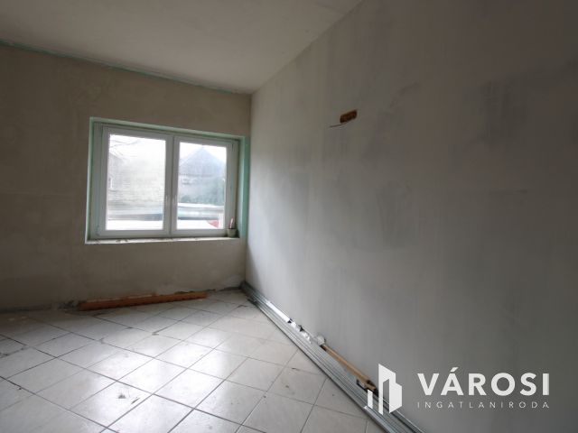 Veszprém közeli ingatlanra cserélhető!