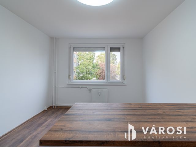 Ez a lakás csövön van  - eladó panel lakás -
